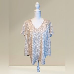 Torrid Womens Shirt Size 1 Short Sleeve Tiger Patterned Blouse